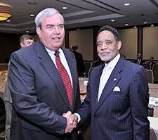 PMG John E. Potter (left) and APWU President William Burrus. 