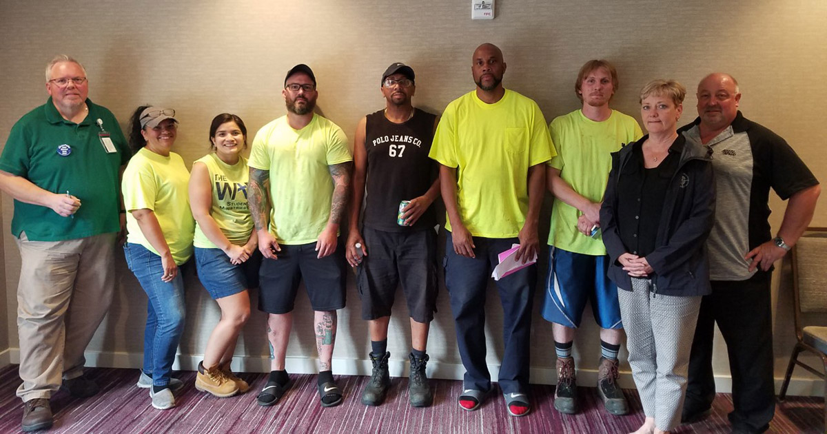 Hollingsworth Members Approve First Contract | American Postal Workers