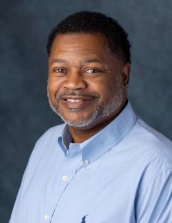 Headshot of APWU National Business Agent Lamont Green