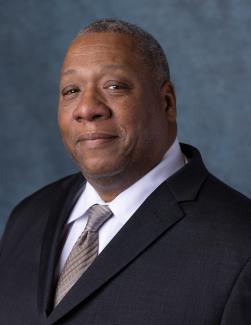 Headshot of APWU National Business Agent Kenneth Lester