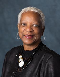 Headshot of APWU National Business Agent Pamela Richardson