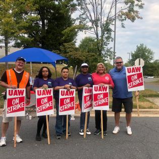 APWU Charlotte Area Local (NC) members and officers on picket line