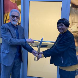 APWU President Mark Dimondstein and Secretary-Treasurer Elizabeth Powell cut the ribbon to the History Center